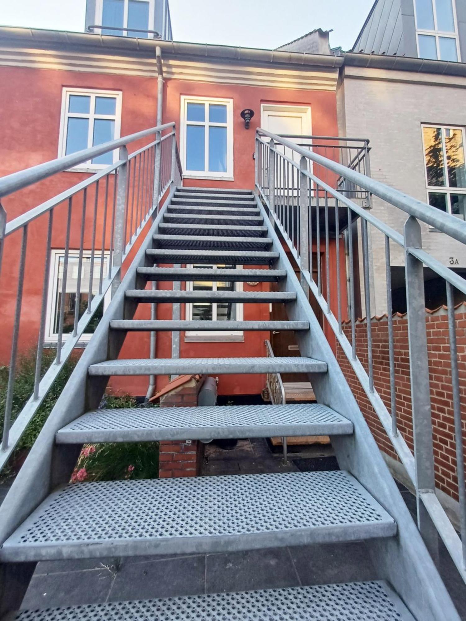 Beautiful 2 Bedroom Apartment Center Of City Randers Bagian luar foto
